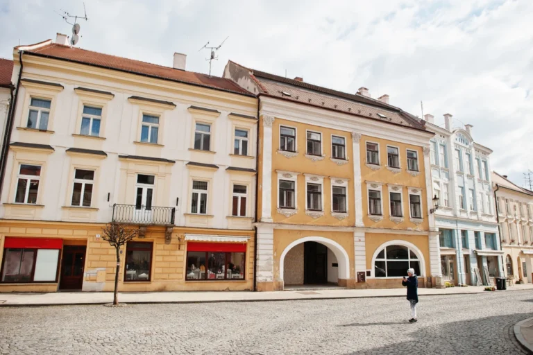 Izolacje wdmuchiwane w renowacji starych kamienic